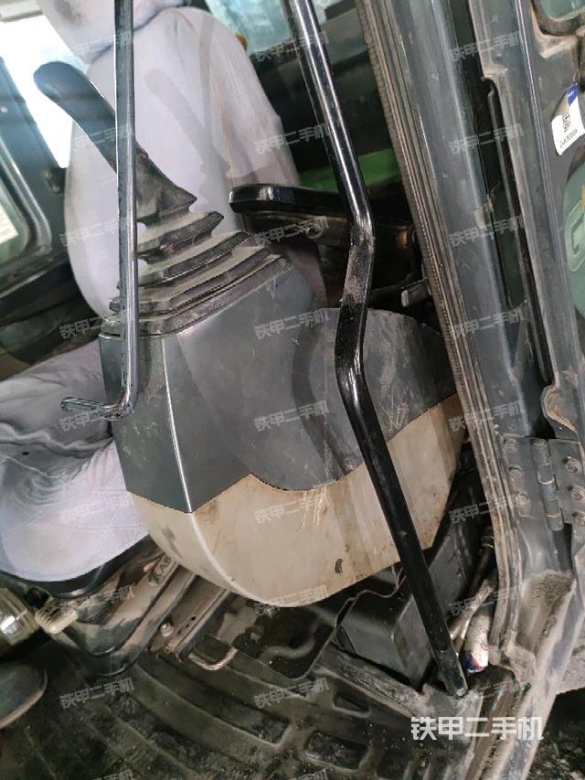 座椅左側(cè)控制臺/音響/含左手柄(駕駛室部分) 座椅左側(cè)控制臺/音響/含左手柄(駕駛室部分)