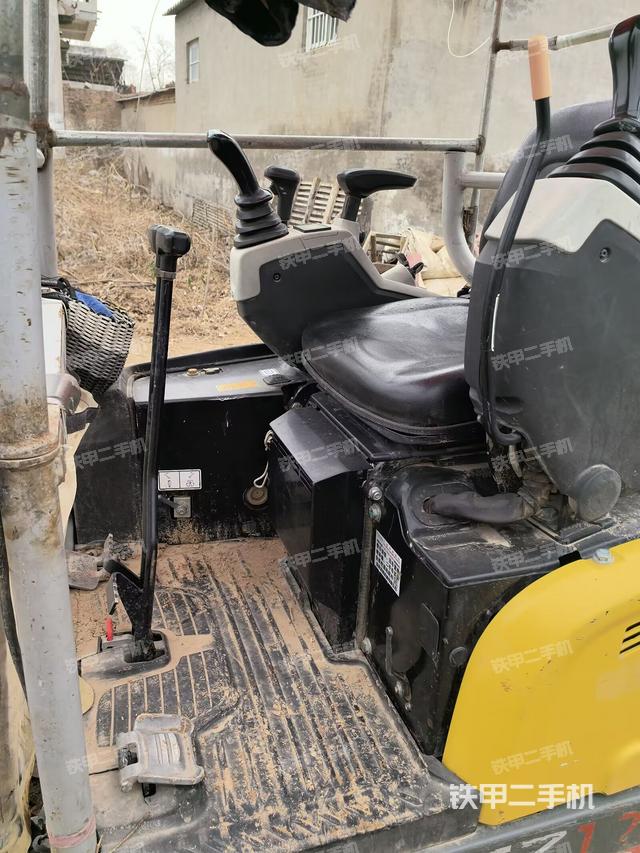 液壓泵艙室正面整體（整機(jī)外觀）