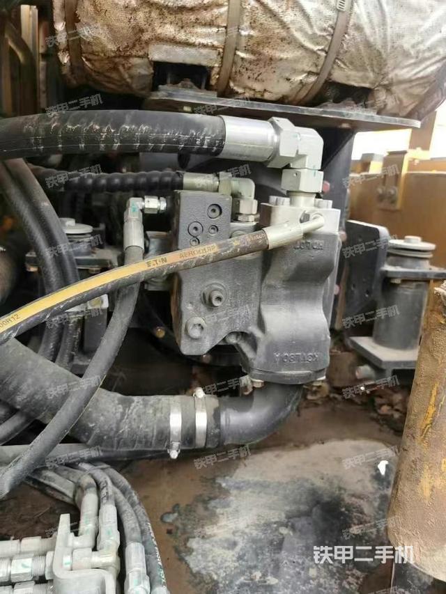 液壓泵艙室正面整體（整機(jī)外觀）