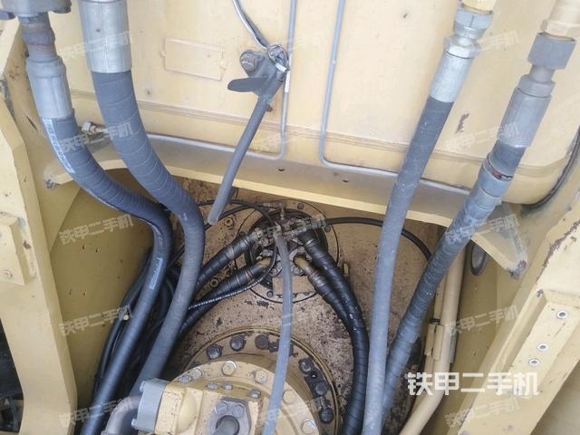 中央回轉(zhuǎn)接頭特寫（上車部件）