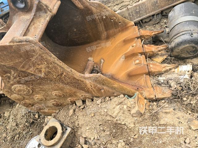 大臂背部俯視（工作和回轉(zhuǎn)裝置）