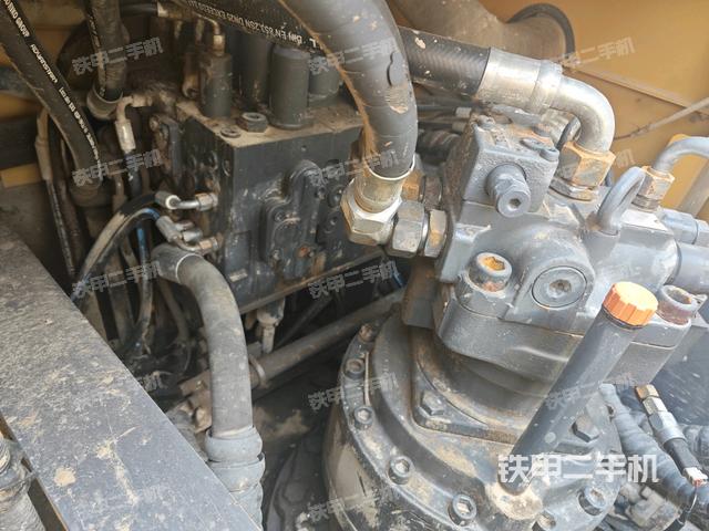 回轉(zhuǎn)馬達(dá)和主控閥（整機(jī)外觀）