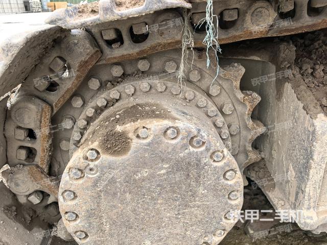 右驅(qū)動輪（行走機構(gòu)）