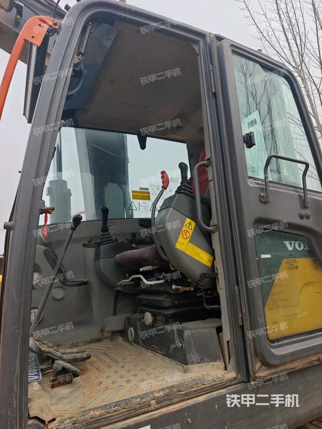 駕駛室整體(整機外觀) 駕駛室整體(整機外觀)