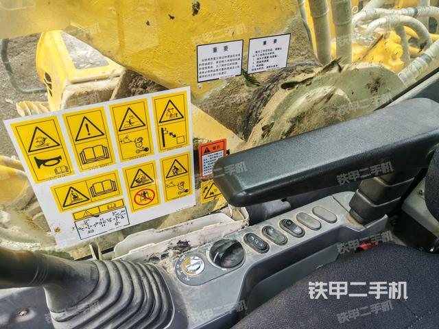 座椅右側(cè)控制臺/鑰匙門/油門/含右手柄（駕駛室部分）