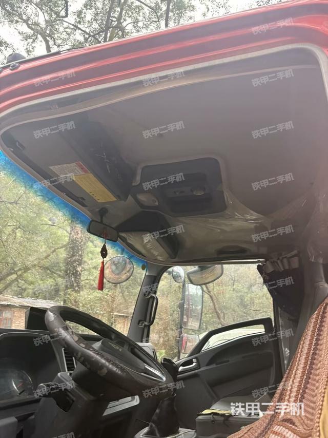 駕駛室內(nèi)部（駕駛室/操作室）