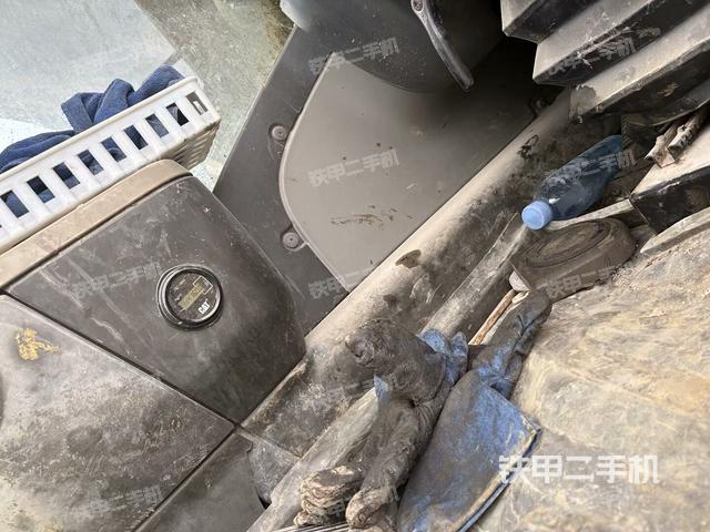 左后方玻璃角標(biāo)（駕駛室部分）