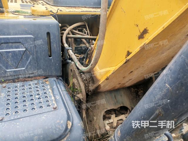 大臂根部?斜視(工作和回轉(zhuǎn)裝置) 大臂根部?斜視(工作和回轉(zhuǎn)裝置)