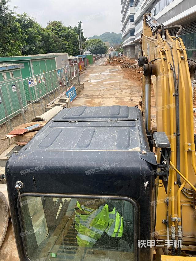 驾驶室顶部（整机外观）