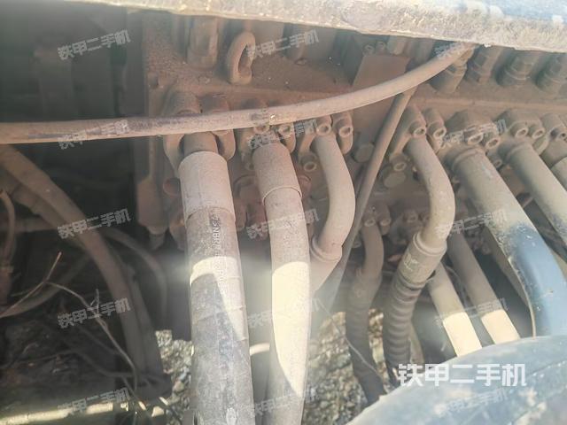 回轉(zhuǎn)馬達(dá)和主控閥(整機(jī)外觀) 回轉(zhuǎn)馬達(dá)和主控閥(整機(jī)外觀)