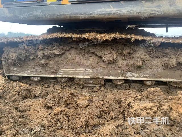 單側(cè)履帶整體(整機(jī)外觀) 單側(cè)履帶整體(整機(jī)外觀)