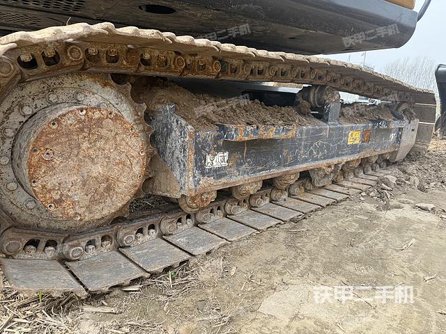 單側(cè)履帶整體（整機(jī)外觀）