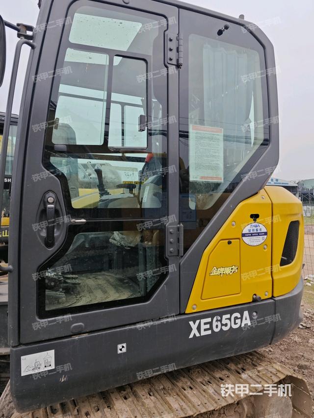 ?駕駛室正側(cè)（駕駛室部分）