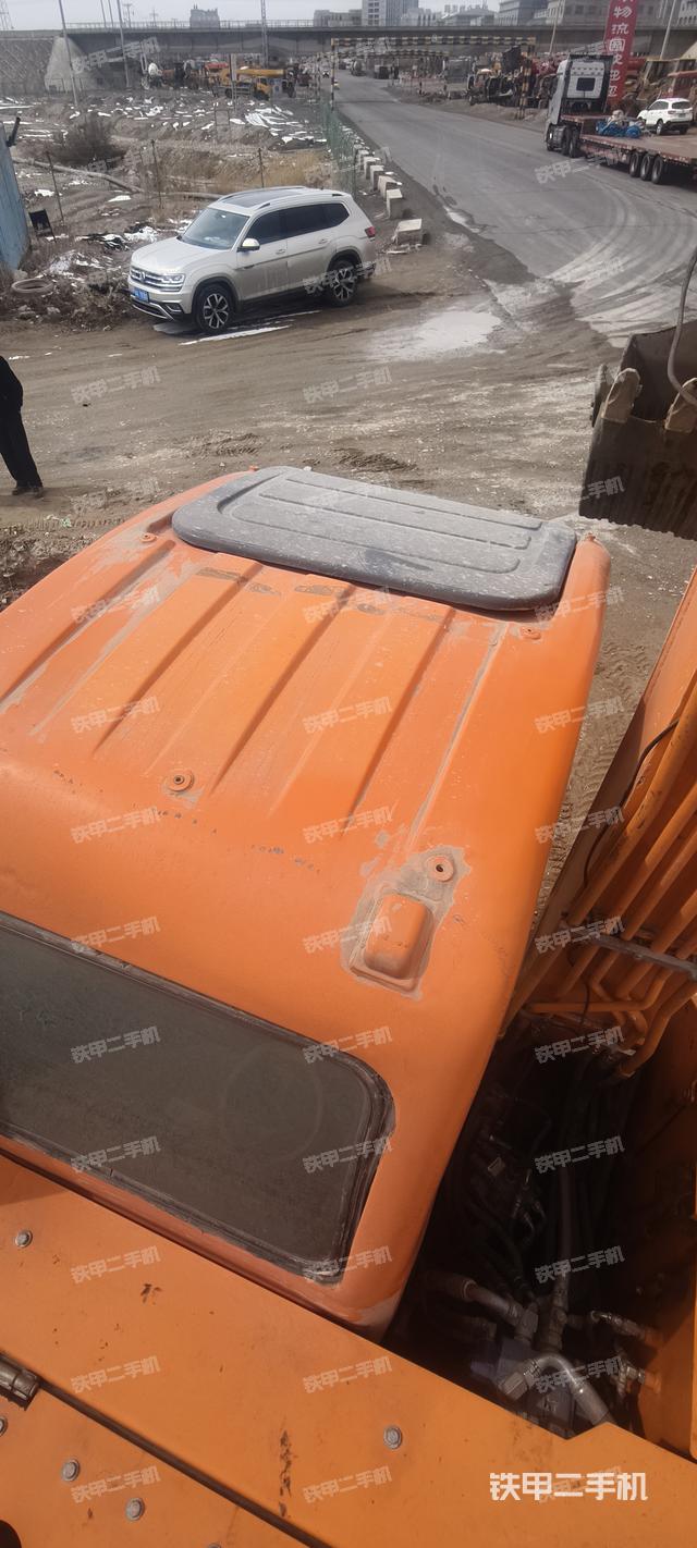 驾驶室顶部（整机外观）