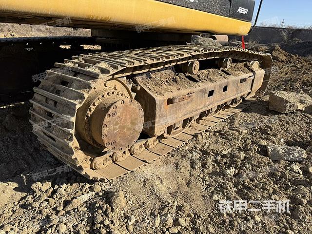 單側(cè)履帶整體（整機(jī)外觀）