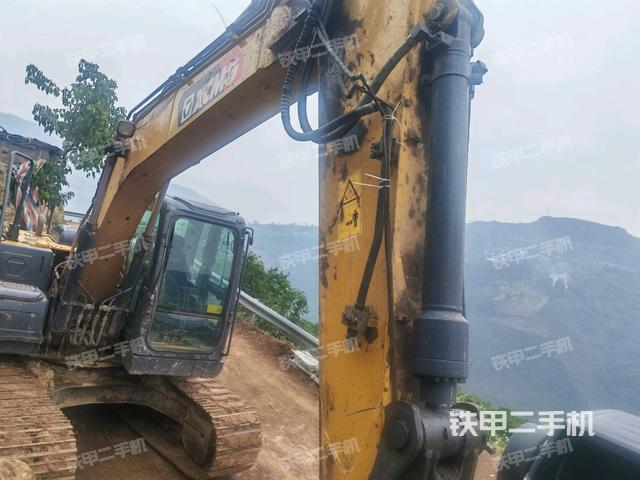 小臂整體左后(工作和回轉(zhuǎn)裝置) 小臂整體左后(工作和回轉(zhuǎn)裝置)