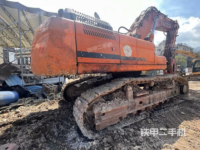 整機(jī)右后45°(整機(jī)外觀) 整機(jī)右后45°(整機(jī)外觀)