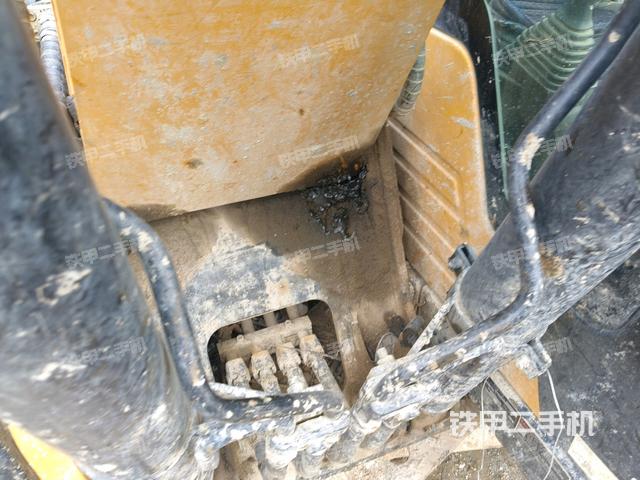 大臂背部俯视（工作和回转装置）