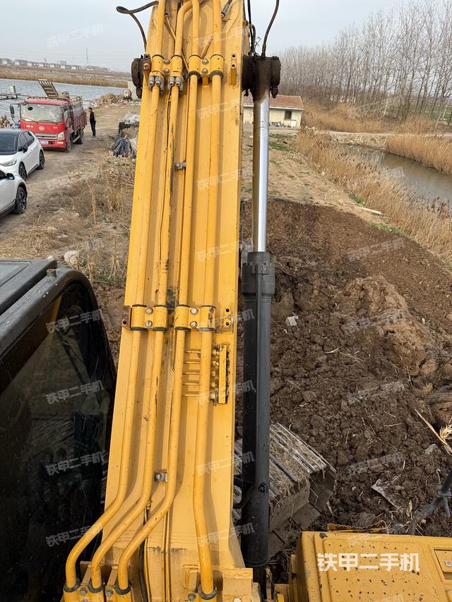 大臂背部俯視（工作和回轉(zhuǎn)裝置）