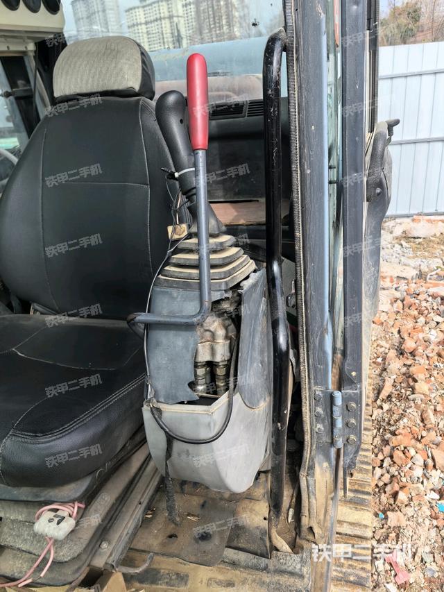 座椅左側(cè)控制臺/音響/含左手柄（駕駛室部分）