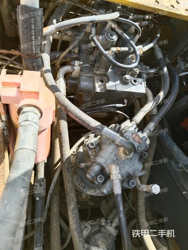 回轉(zhuǎn)馬達和主控閥（整機外觀）