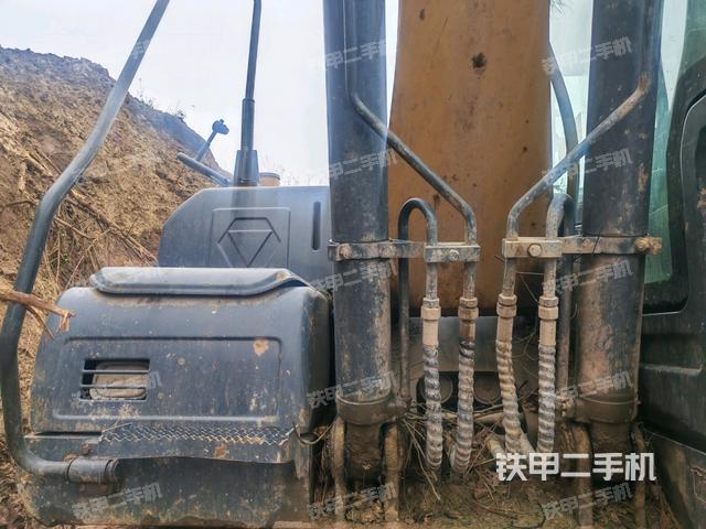 大臂油缸整體?豎拍(工作和回轉(zhuǎn)裝置) 大臂油缸整體?豎拍(工作和回轉(zhuǎn)裝置)