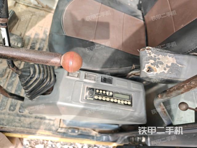 座椅左側(cè)控制臺/音響/含左手柄（駕駛室部分）