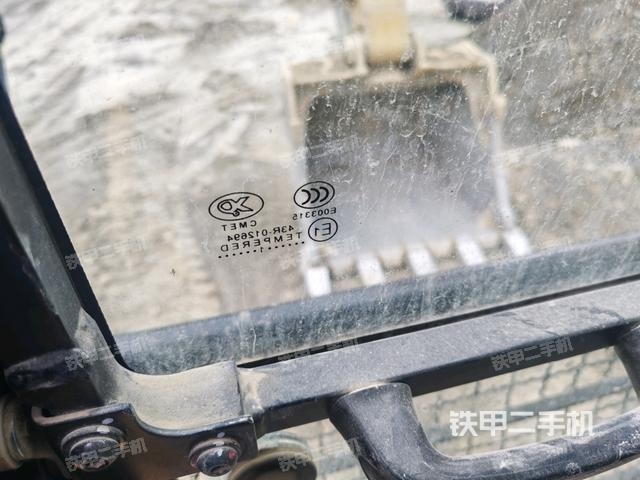 左后方玻璃角標(biāo)（駕駛室部分）