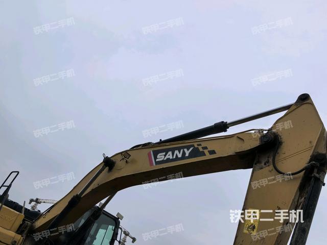 大臂整体 右侧(工作和回转装置) 大臂整体 右侧(工作和回转装置)