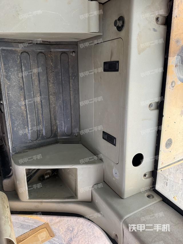 座椅后部（駕駛室部分）