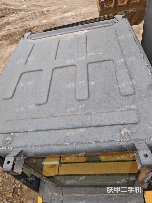 駕駛室頂部(整機外觀) 駕駛室頂部(整機外觀)