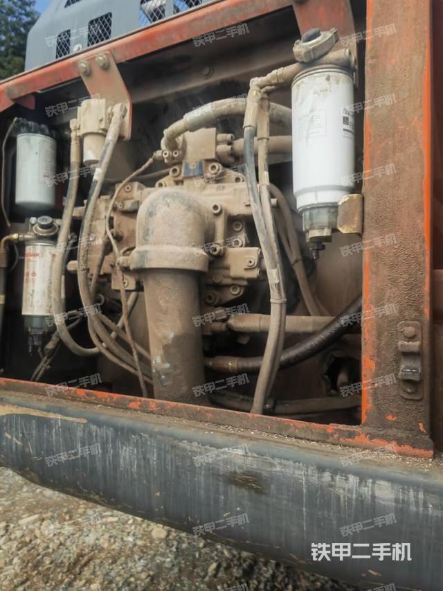 液壓泵艙室正面整體(整機(jī)外觀) 液壓泵艙室正面整體(整機(jī)外觀)