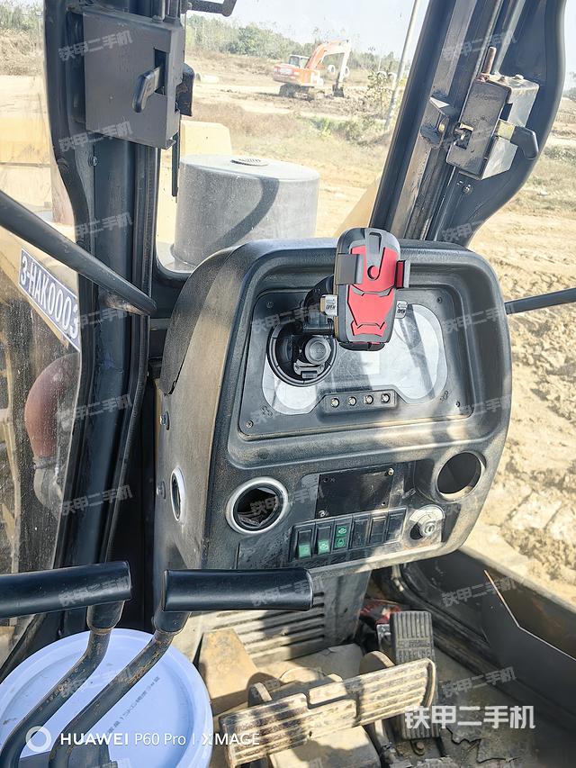 駕駛室操作臺(tái)(設(shè)備外觀及核心部件) 駕駛室操作臺(tái)(設(shè)備外觀及核心部件)