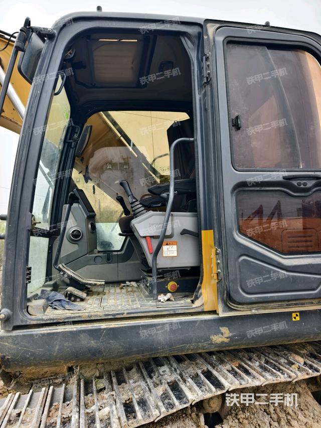 駕駛室左前45度（駕駛室部分）