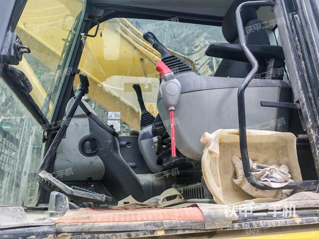 后窗玻璃角標(biāo)（駕駛室部分）