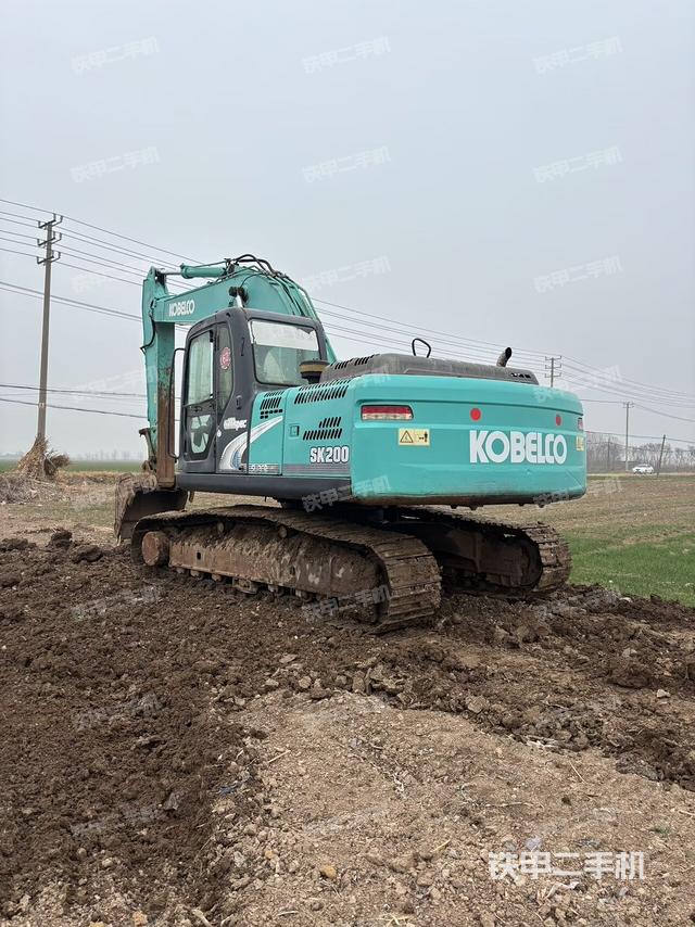 神钢SK200-8挖掘机的设备实拍-第3张实拍照片