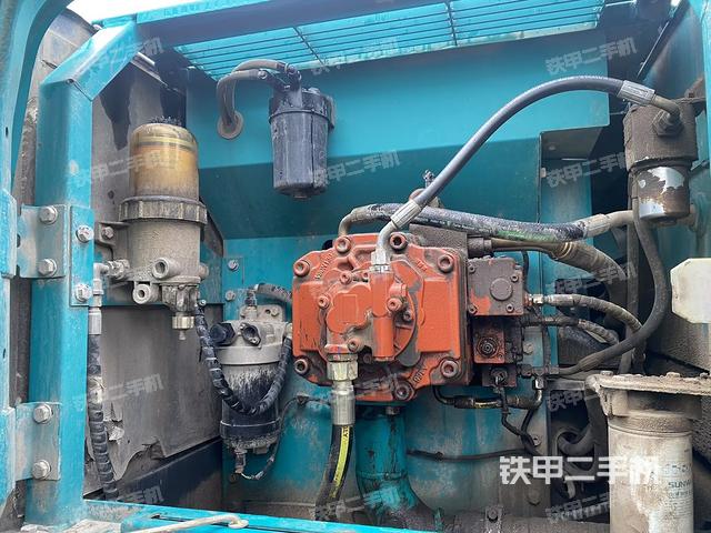 液壓泵艙室正面整體（整機(jī)外觀）