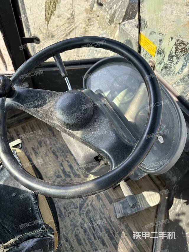 駕駛室正側(cè)（駕駛室部分）