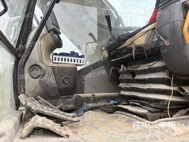 右側(cè)玻璃角標(biāo)（駕駛室部分）