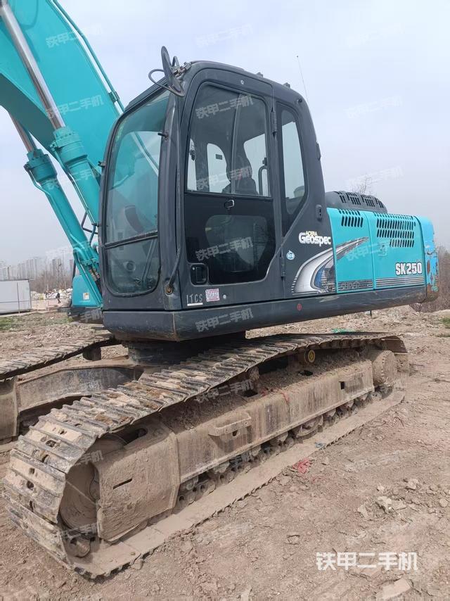 駕駛室整體（整機外觀）