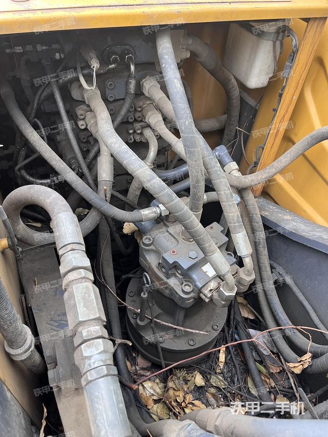 回转马达和主控阀（整机外观）