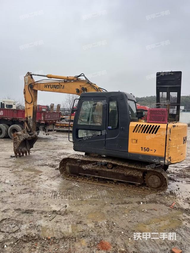 現(xiàn)代R110-7挖掘機(jī)