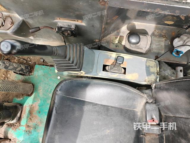 座椅右側(cè)控制臺/鑰匙門/油門/含右手柄（駕駛室部分）