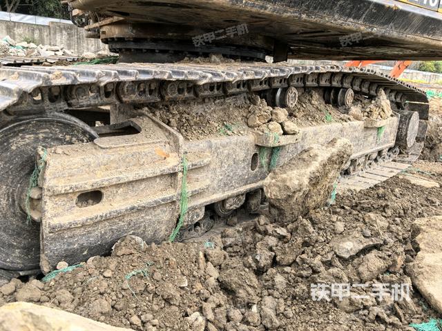 左侧履带整体 (行走机构) 左侧履带整体 (行走机构)