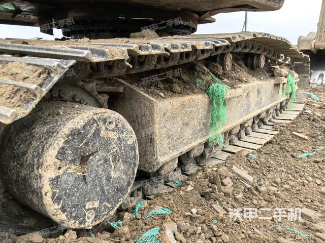 右侧履带整体(行走机构) 右侧履带整体(行走机构)