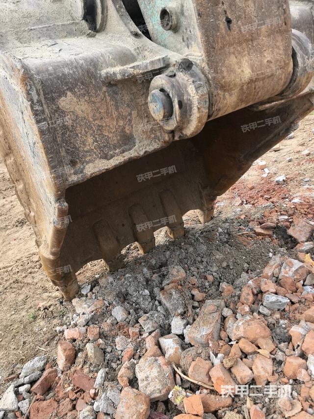 鏟斗右后整體（工作和回轉(zhuǎn)裝置）