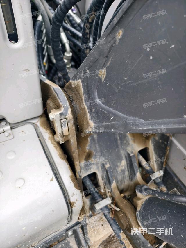 大臂根部?斜（工作和回轉(zhuǎn)裝置）