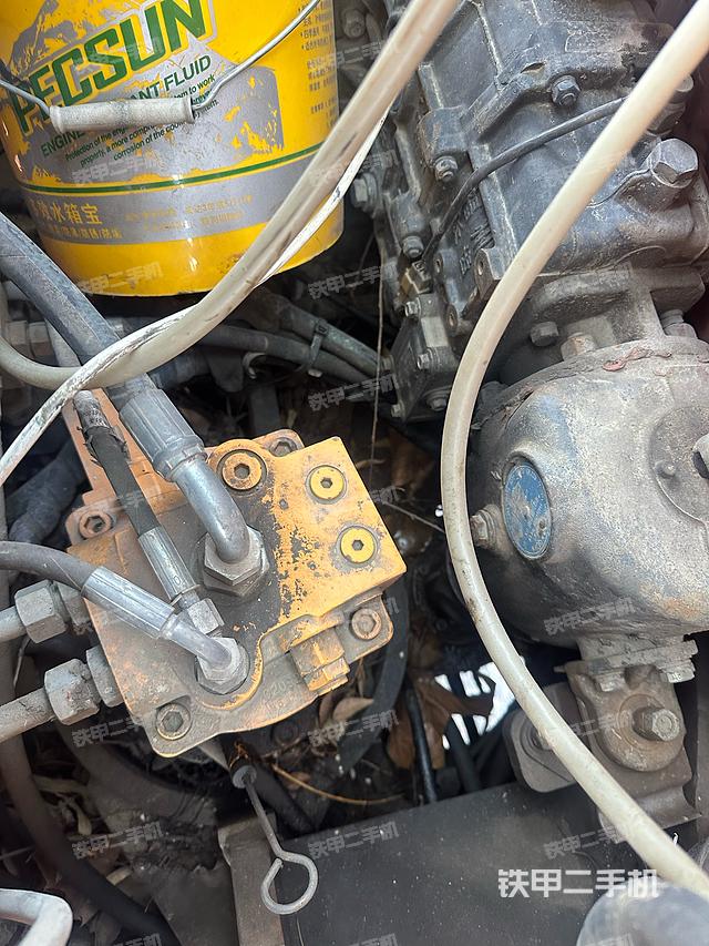 回转马达和主控阀（整机外观）