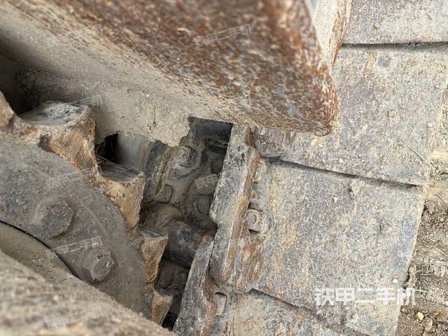 左驅(qū)動輪（行走機(jī)構(gòu)）