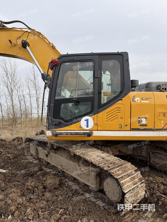 駕駛室正側(cè)（駕駛室部分）